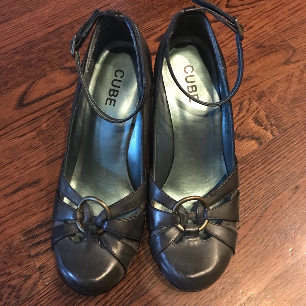 Navy shoes from Zurich